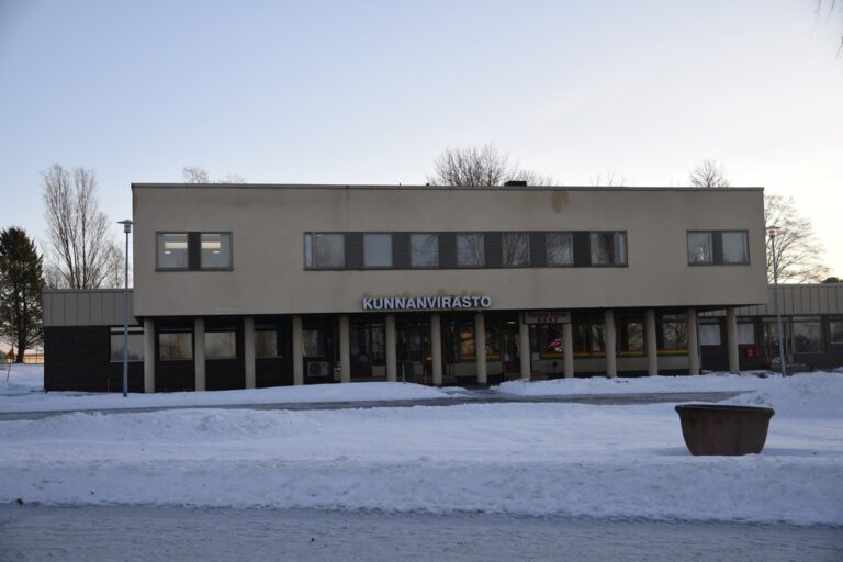 LAPPAJÄRVEN kunnanhallitus ja valtuusto kokoustivat molemmat peräjälkeen maanantaina 17. maaliskuuta.