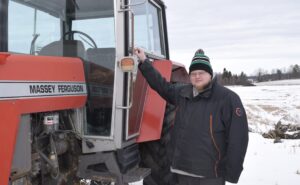 J-P Strang kampanjoi suomalaisen ruoan puolesta. Kasviviljelijän viljelijän kalustoon kuuluu Massey Ferguson vuodelta 1984.