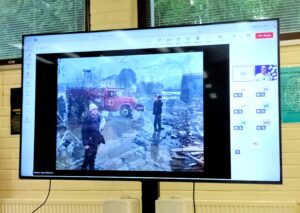 Elokuvaan haluttiin juuri samanlaisen paloauton kuin mitä sammutustöissä oli aikanaan käytetty, ja sellainen löytyi onneksi Parkanosta. 