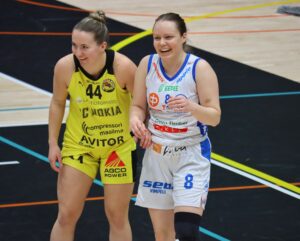 Vedon Riikka Kujalalla oli hymy herkässä HBA-voiton jälkeen. Kuva: Joni-Petteri Hiirikoski.