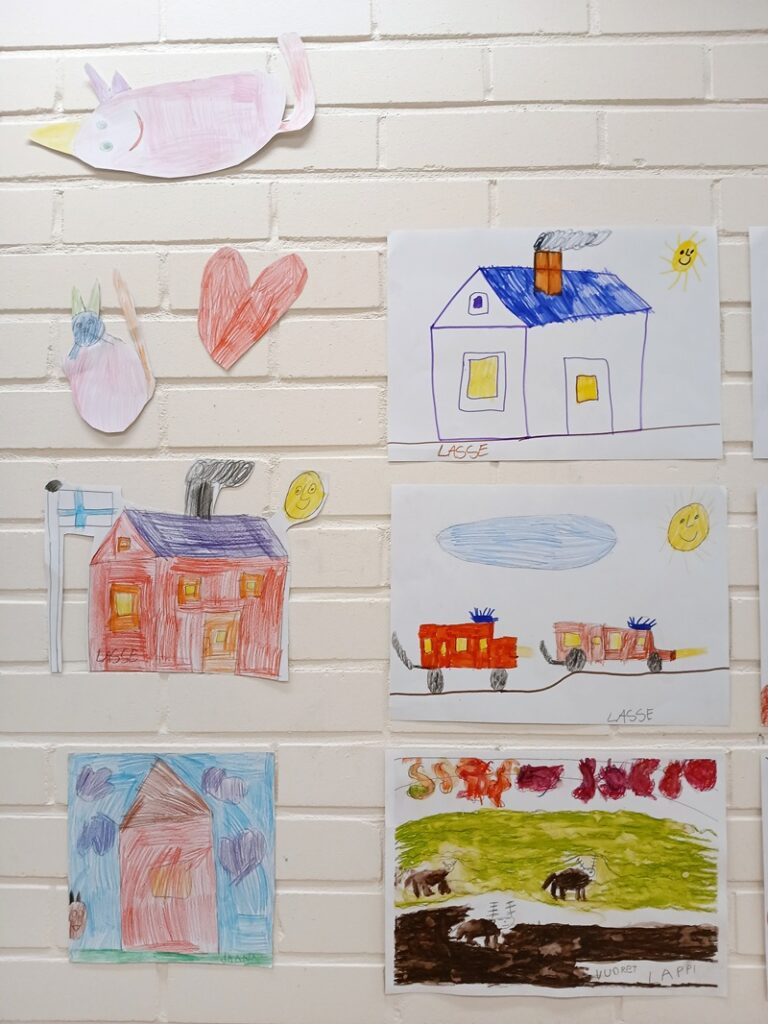 Taidepiiri taidetta ilolla ja sydämellä toimii Järvilakeuden kansalaisopiston piirinä. Taidepiiriä opettavat Ulla Hautamäki ja Anni Viitasaari vuorokerroin.