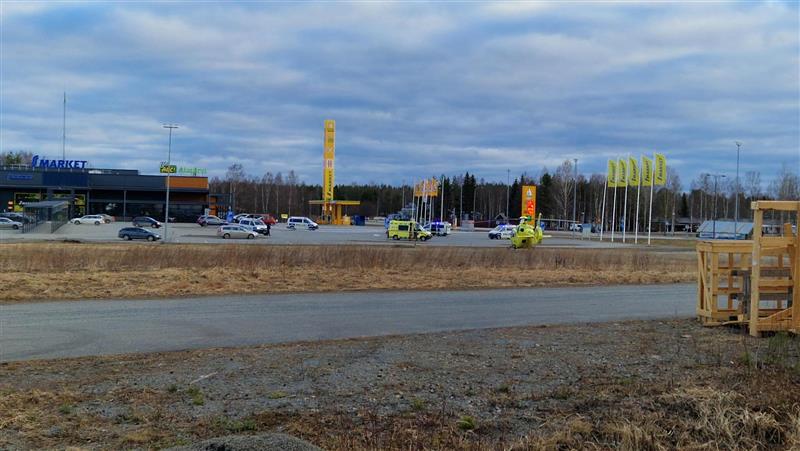 Alajärven ABC:n pihassa ammuttiin perjantaiaamuna. Kuva: Hannu Takala.