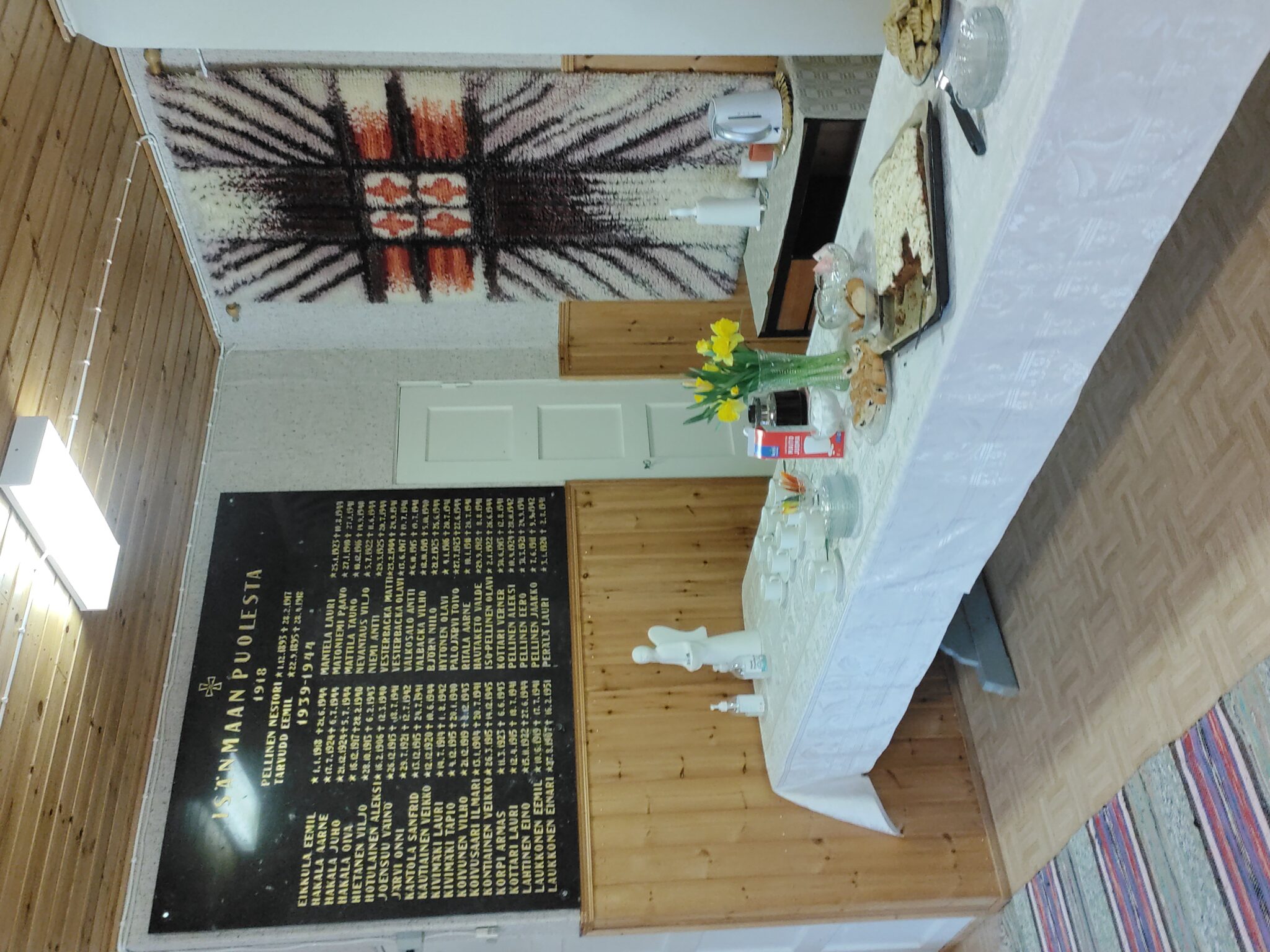 Sankaritaulu löytyy nyt Purmojärven kylän yhteisen rukoushuoneen seinältä.