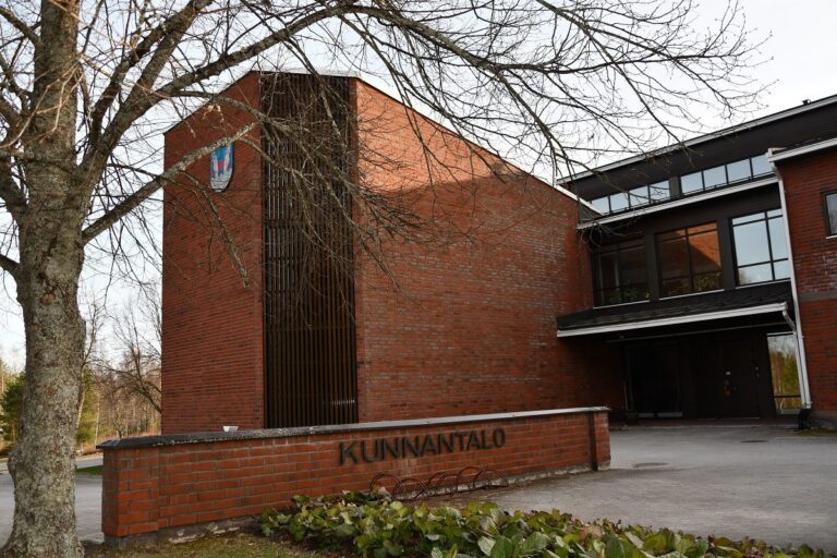 Evijärvellä Perussuomalaisten on uutisoitu joutuneen kokonaan sivuun paikkaneuvotteluista