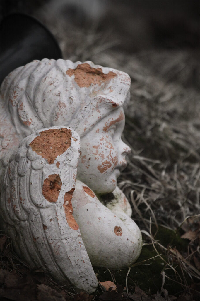 Kahdesta saamme valita. Toinen on otettava. Toinen jätettävä, kirjoittaa Tuula Palola Viikon sanassa.