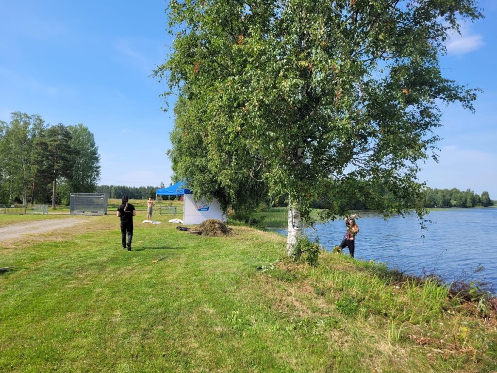 Tulevana kesänä rantautuminen helpottuu, kun ranta kunnostetaan ja siihen asennetaan laituri. Kuva: Juha Tyynismaa.