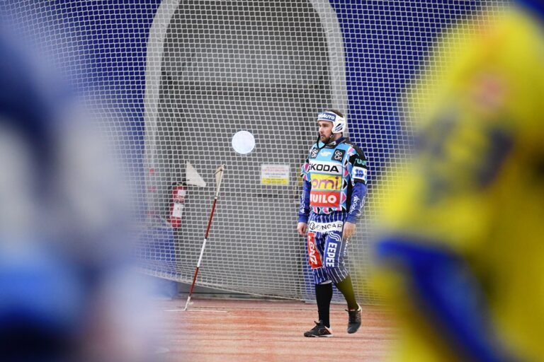 Ekstrakysymys: missä on JP Vainionpää tässä kuvassa? Arkistokuva Järviseudun Sanomista vuodelta 2023.