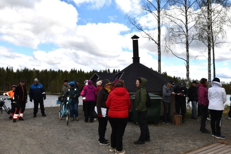 LAPPAJÄRVEN SPR ja Eläkeliiton yhdistys järjestivät yhdessä patikkapäivän keskiviikkona 21. toukokuuta Välijoen laavulle.