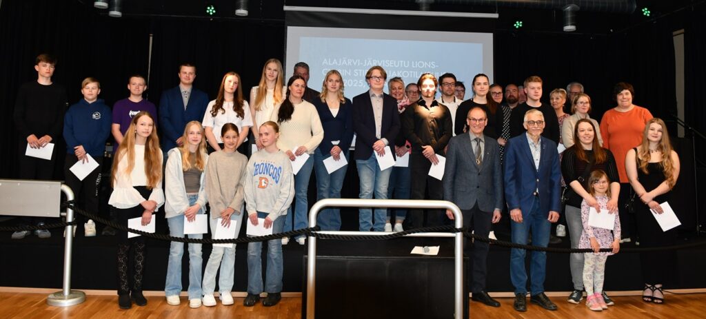 Lions Club Alajärvi-Järviseutu jakoi perjantaina 23. toukokuuta avustuksia nuorille ja nuorten parissa toimiville 5 450 euroa.
