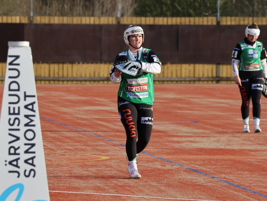 " Elli Kangas on esittänyt viime peleissä palkinnon arvoisia otteita niin sisällä kuin ulkonakin" t. Reijo