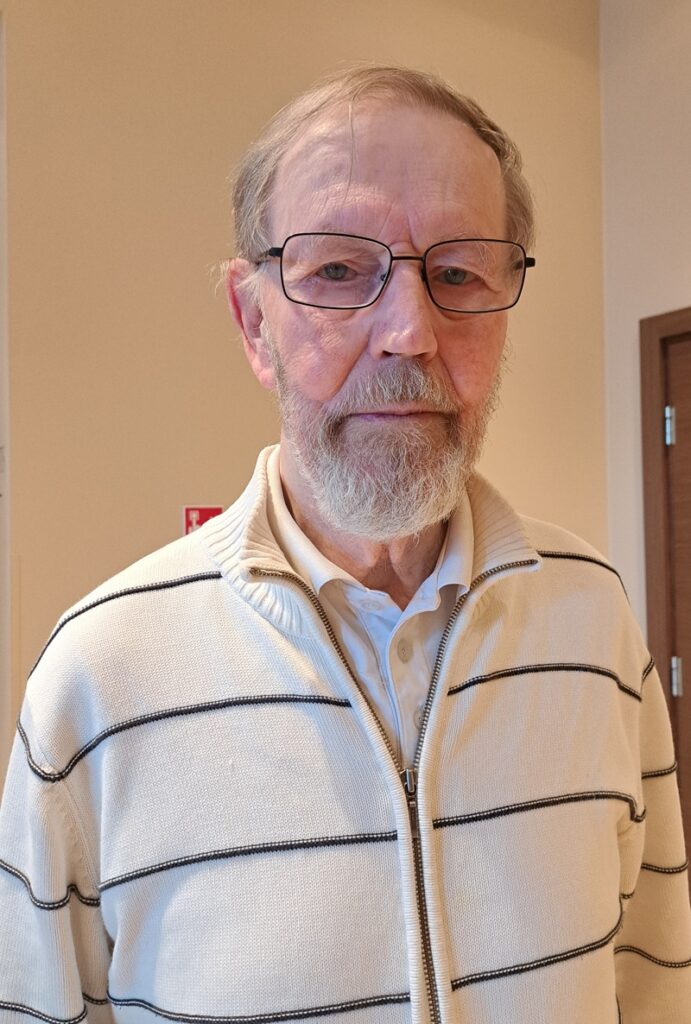 Latvia kuva 18 kari melleri raidallinen paita