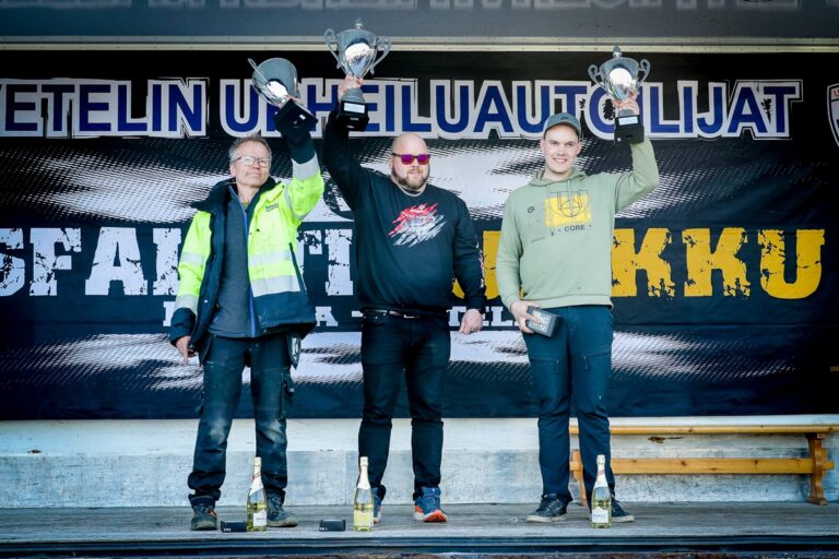 Palkitut, EVK Rauno Väyrynen, Mika Liimatainen ja Eero Laurila. Kuva: Linda Klemola.