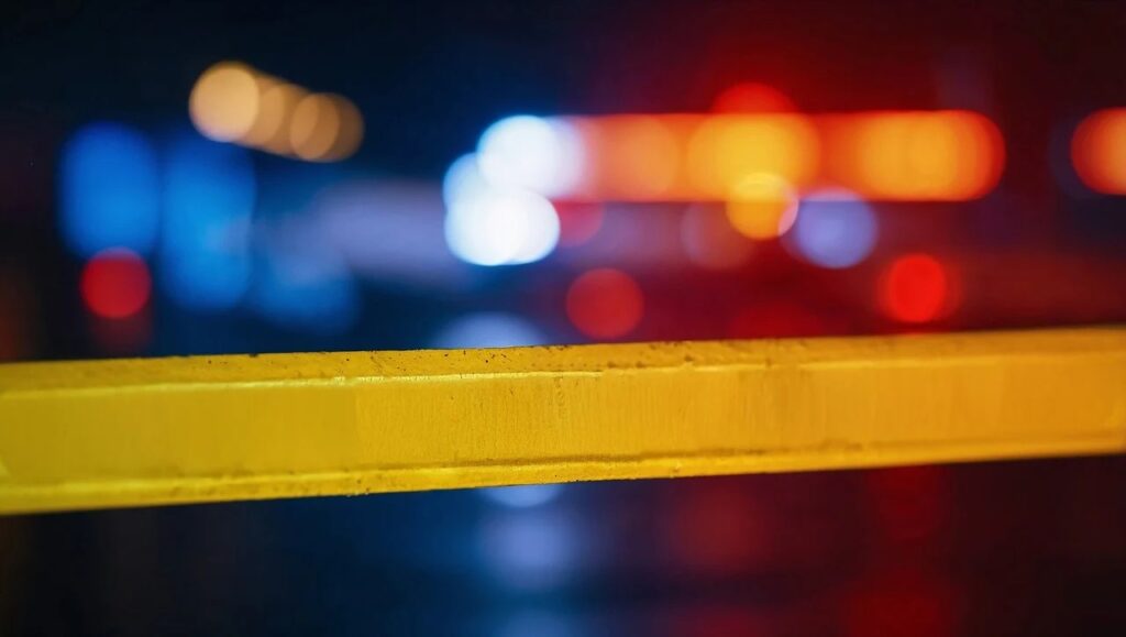 Poliisi on ottanut kiinni kaksi ulkomaalaistaustaista miestä eri puolilla Pohjanmaata tapahtuneista varkauksista ja rahankeräysrikoksista epäiltyinä.