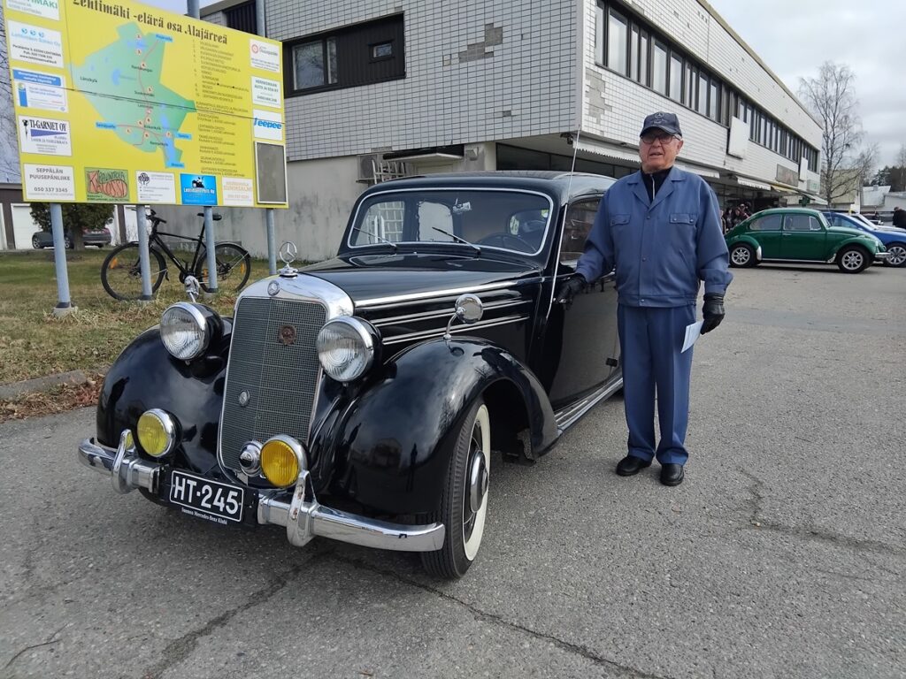 Hannes Lanamäki suunnitteli tämänvuotisen museoautoajelun.