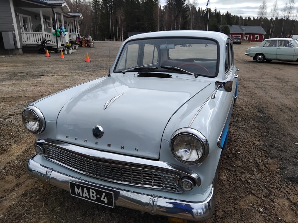 Museoautojen ajelulla olivat edustettuina myös itäautot.