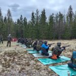 Harjoitteena ampuminen polviasennosta.