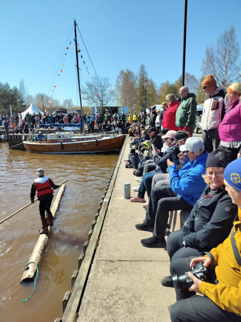 Reijo Saari tukilla keksin kera.