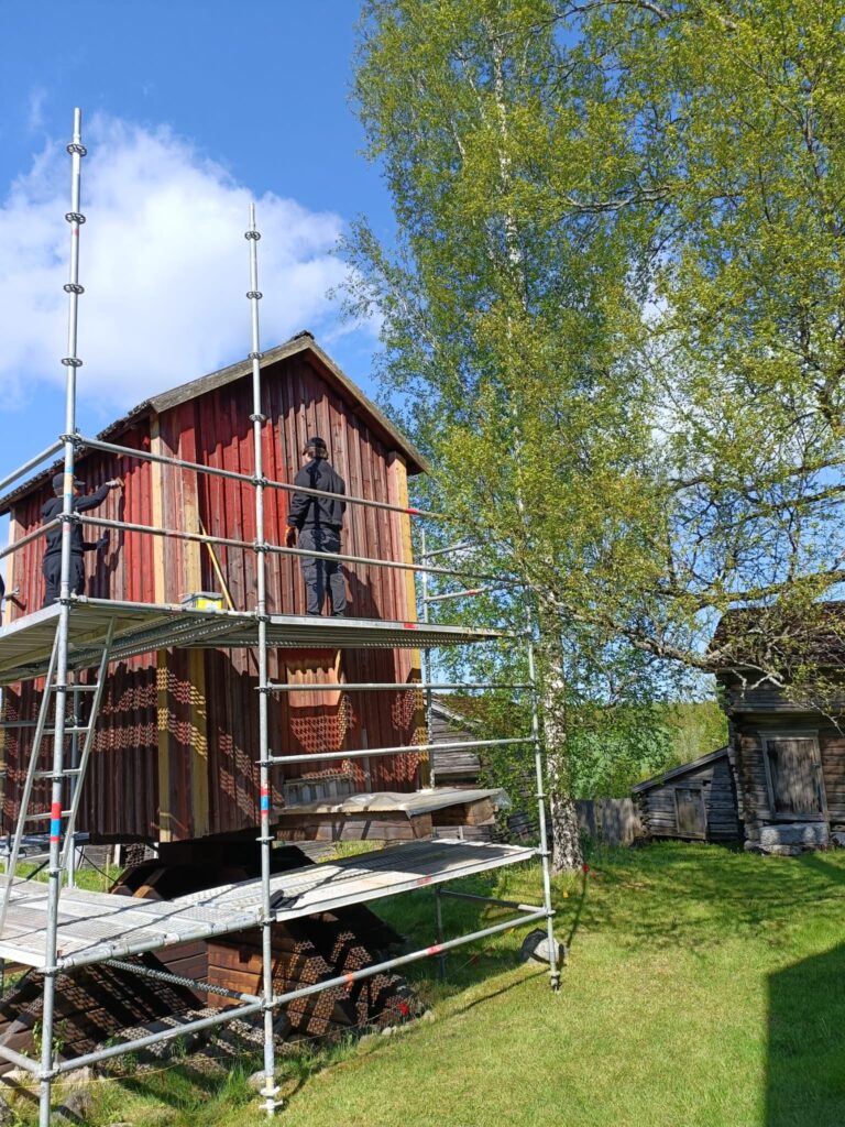 Väinöntalon myllyn maalaus kävi nuorilta laatuun.