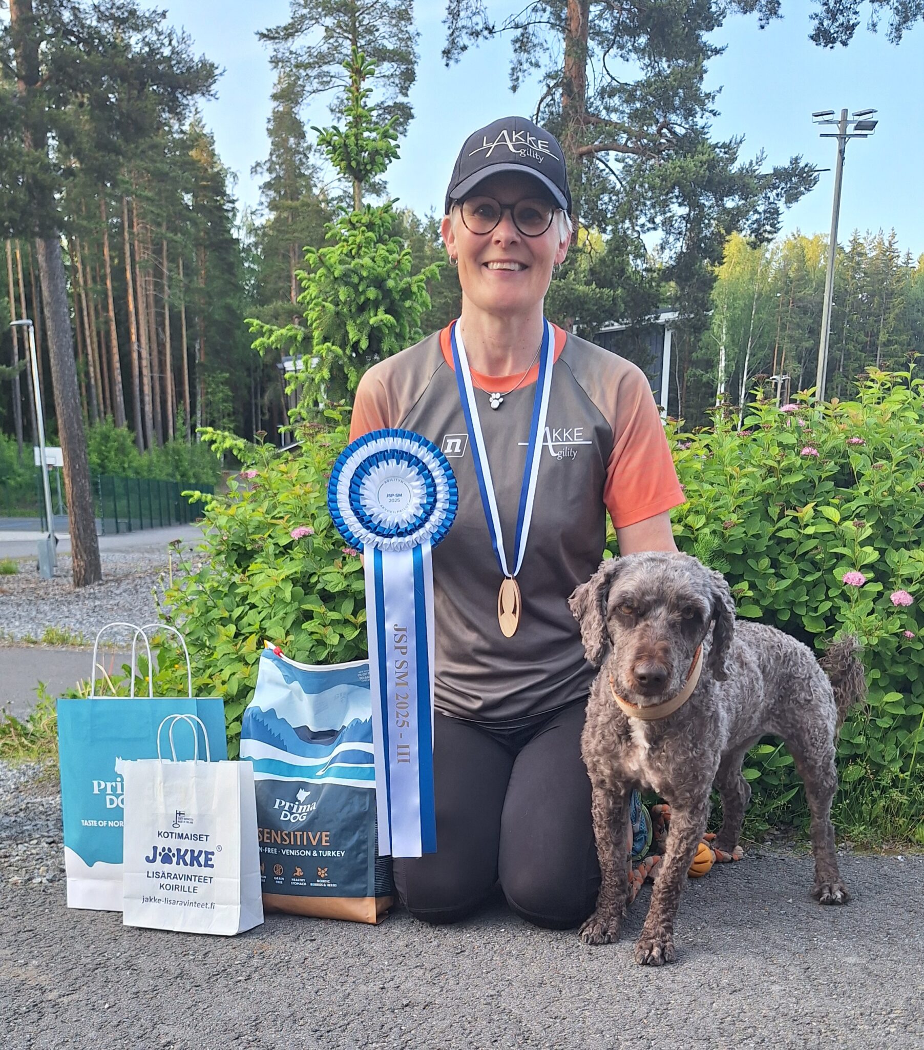 : Sanna Yli-Sissala ja Lulu Valkeakoskella hyvin menneen kilpailun jälkeen. Kuva: Matti Yli-Sissala