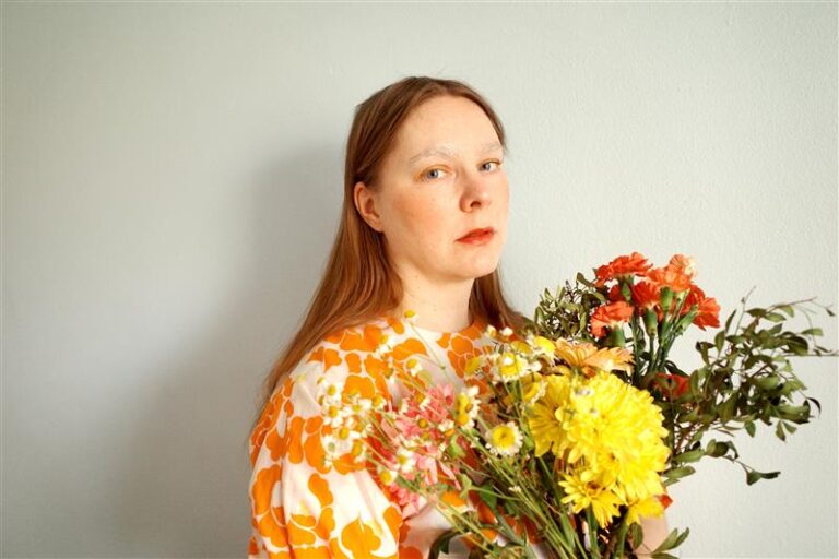 Ilmi Veera haaveilee inspiroivasta taiteen tekemistä. –Esityksellisestä kokonaisuudesta, jossa voi lavastaa ja puvustaa, ja jossa olisi tanssijoita ja kuoro. Kuva: K. Kuusela.