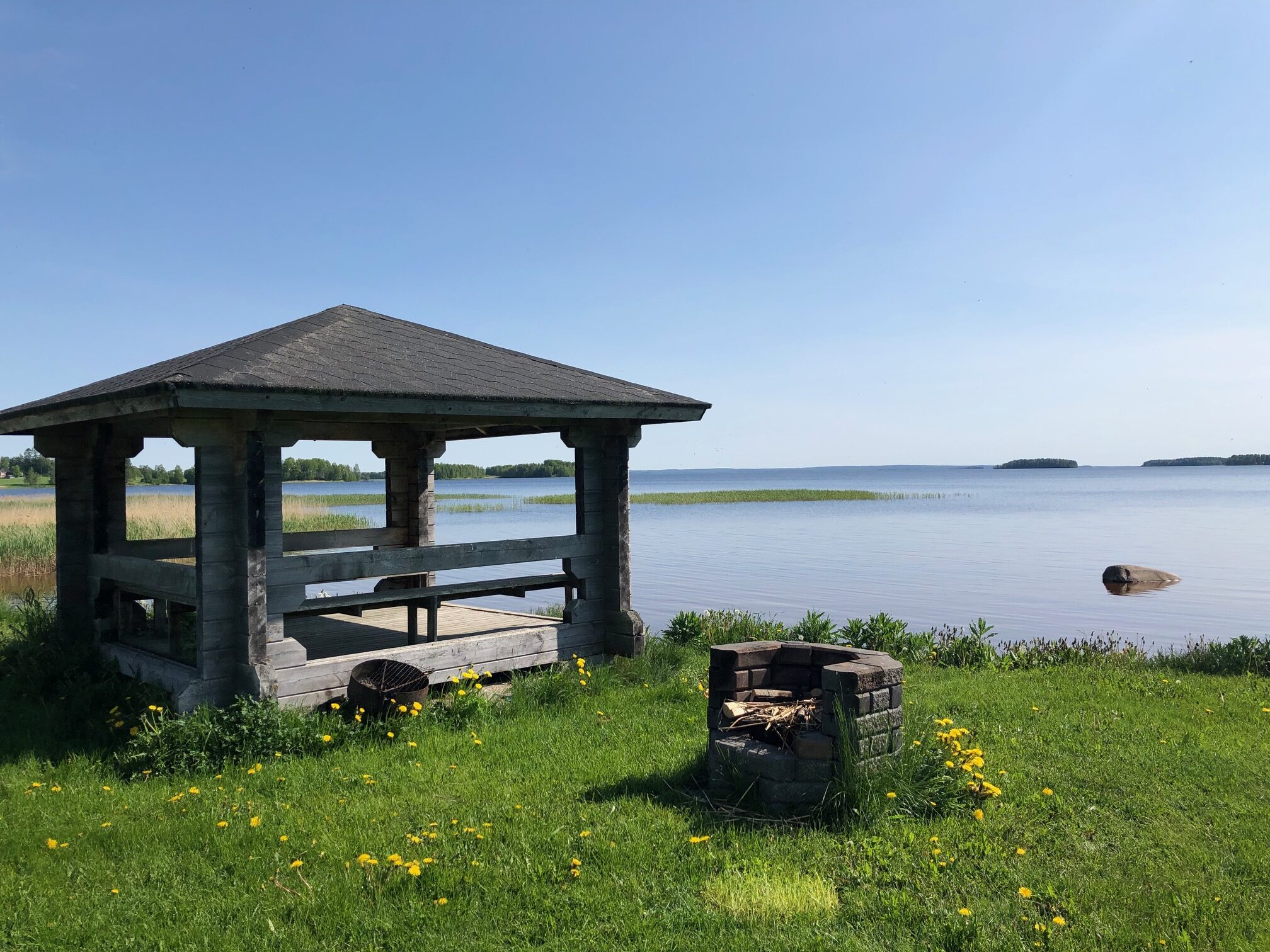 Itäkylän kylätalon ranta