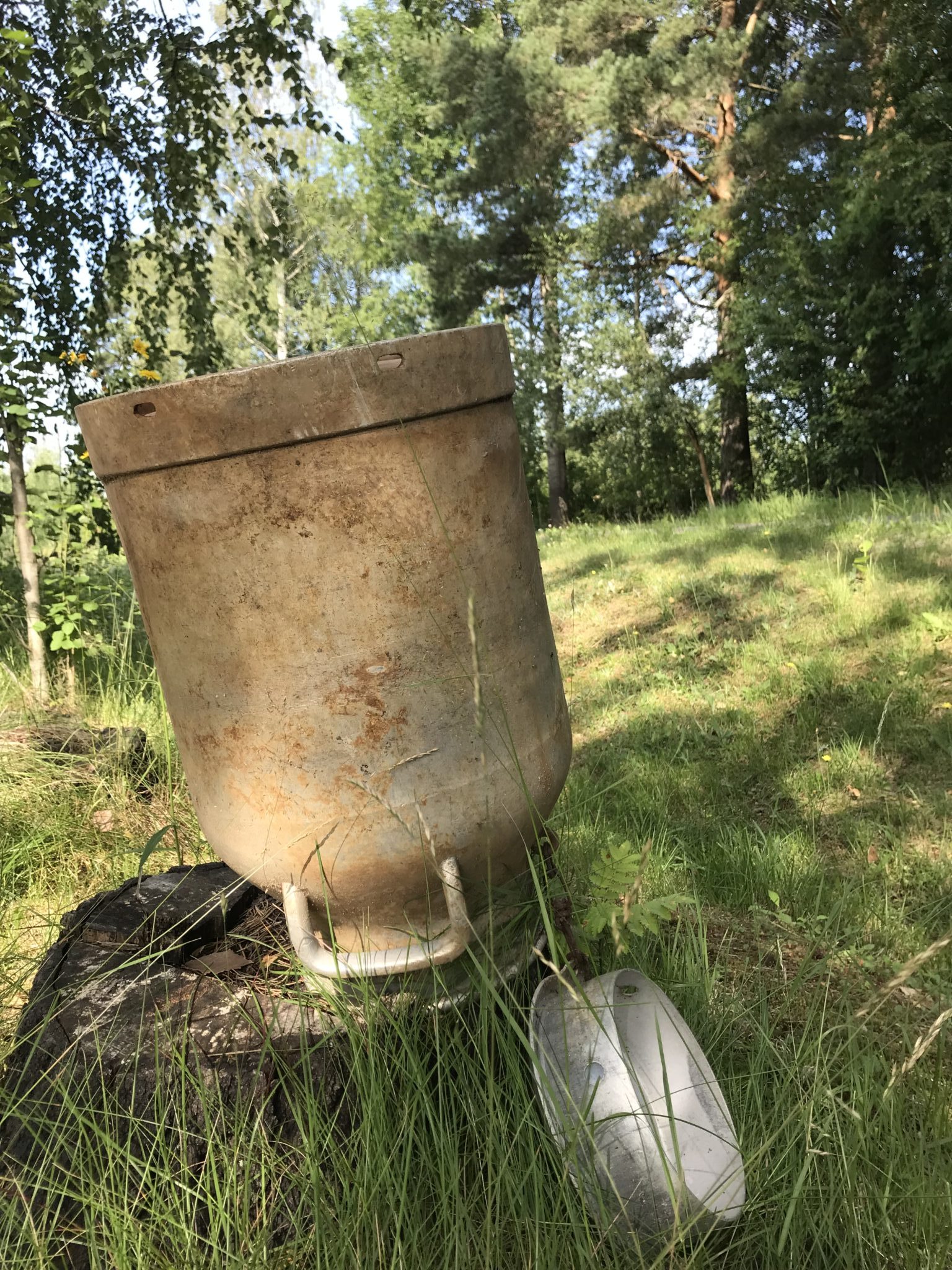 Poliisin kaatama kotitekoinen juoma poltti nurmen pois pitkäksi aikaa.