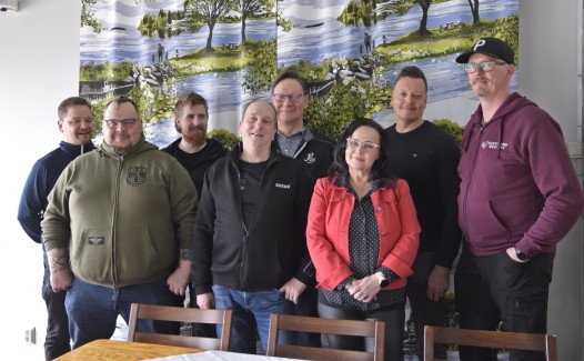 Nykälänniemen toimijat ja Halkosaaren toimijat, Yrittäjien puheenjohtaja ja kunnanjohtaja Sami Alasara kokoontuivat Kivitippuun suunnittelemaan kesää