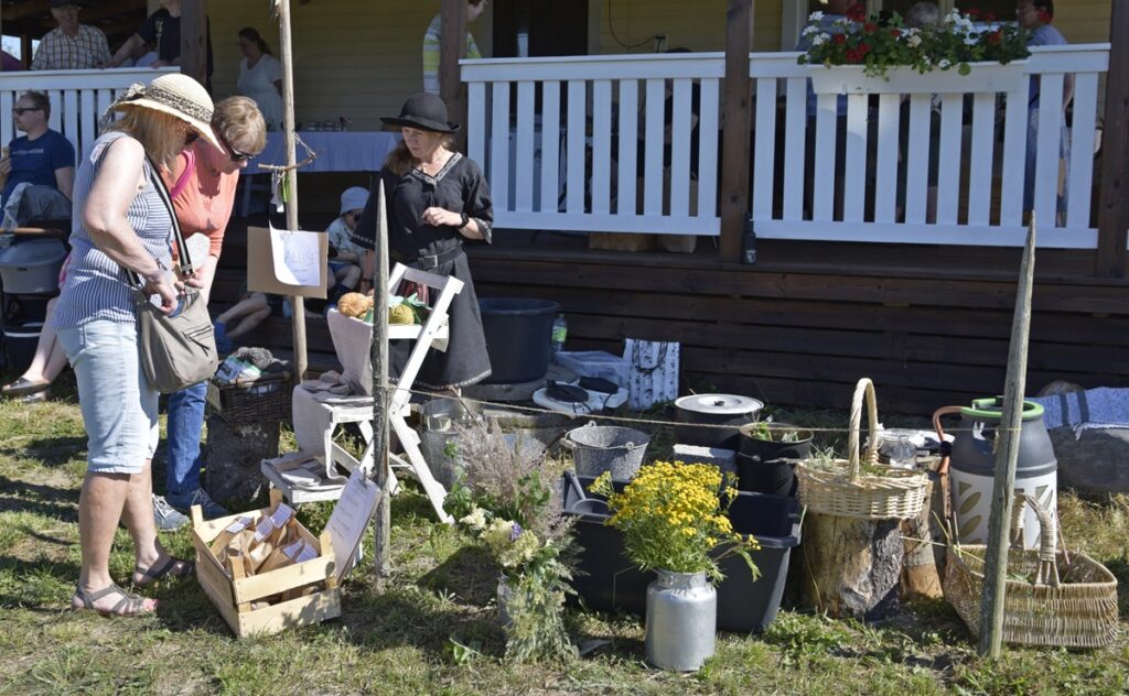 Kuva 7 lankavärjäystä