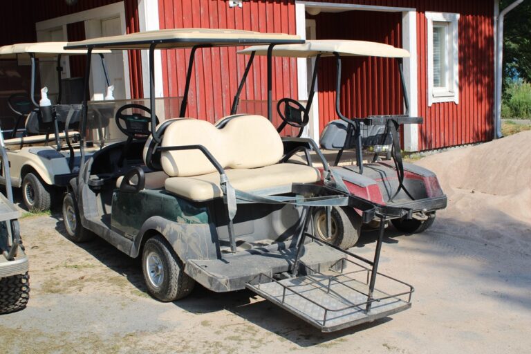 Vaurioitunut golfauto