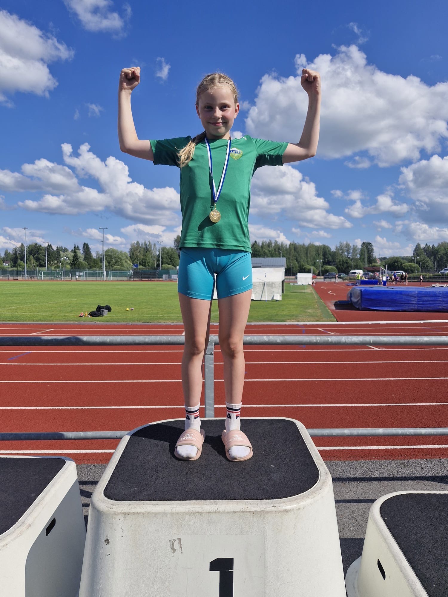 Keihäänheiton piirimestari ja korkeushypyn pronssimitalisti Hilma Kansanaho.