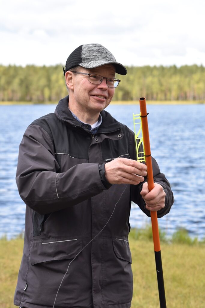 Arto Lammi oli opastamassa kalastajia.