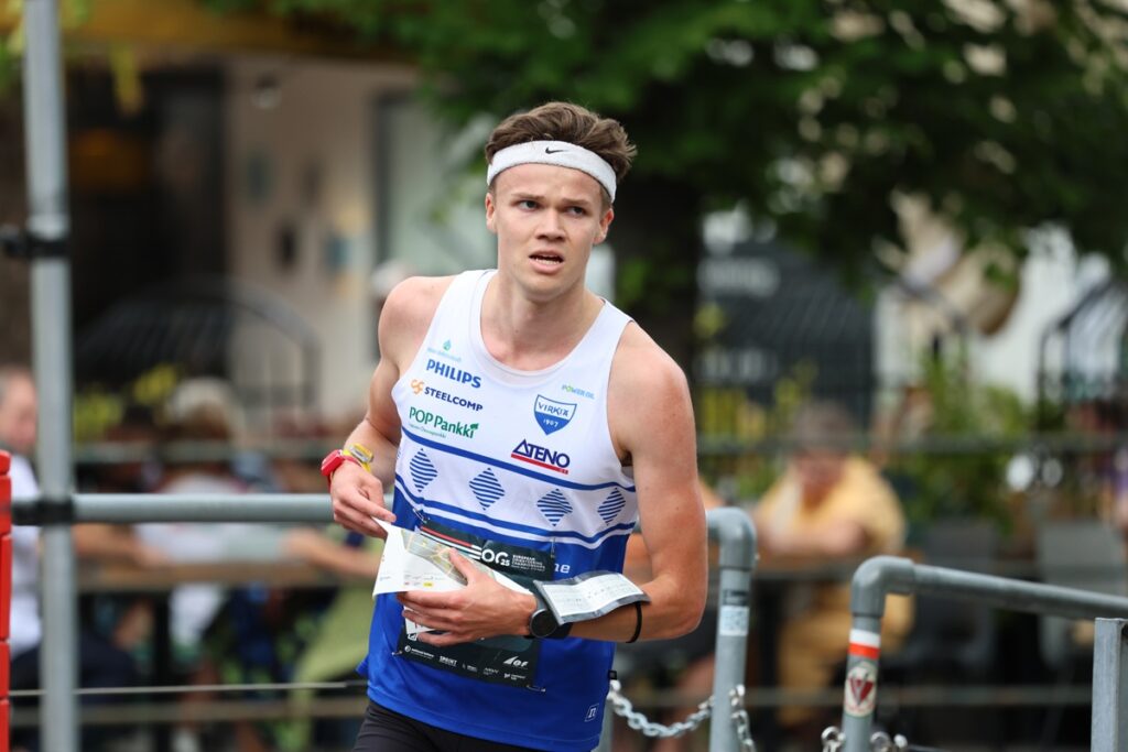 Sampo Sankelo suunnistaa Suomen maajoukkueessa suunnistuksen EM-sprinttikisoihin. Kuva: Steven Tiesters.