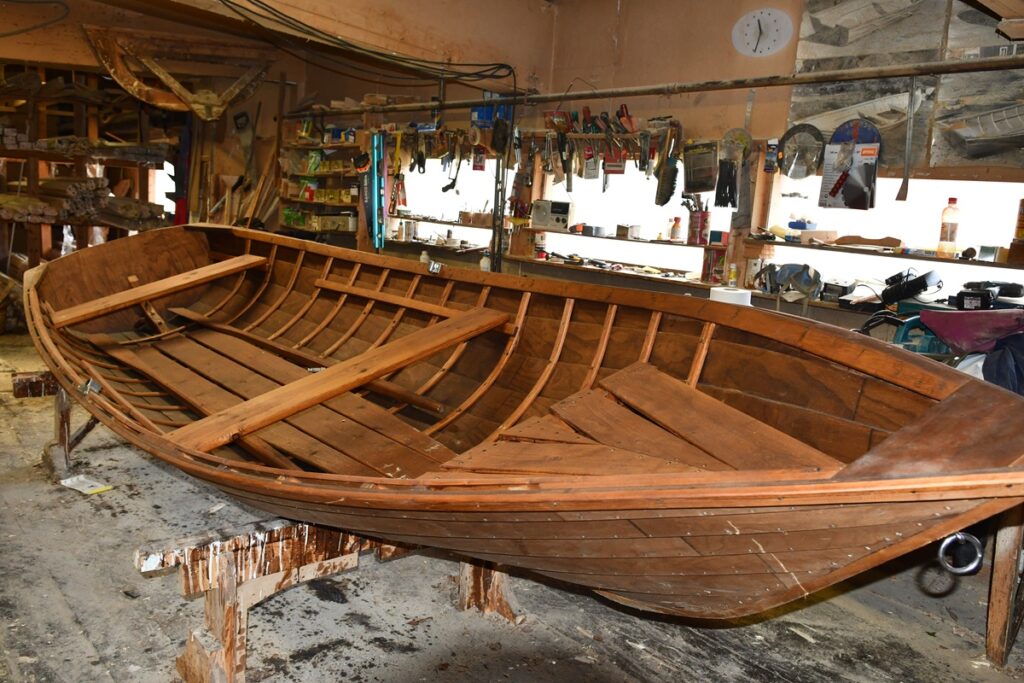 Vanhatuvan käsistä syntyi perinteisiä soutuveneitä, tasaperäveneitä ja moottoriveneitä.