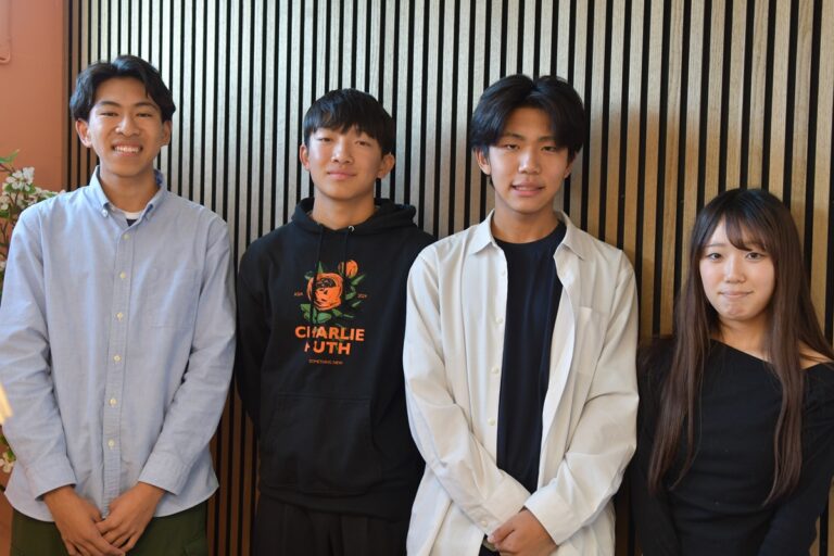 Koki Miyashita (vas.), Take Hase, Hikaru Kurita ja Mizuho Nagata viihtyivät Suomessa ja vaikuttuivat suomalaisten elämäntavasta.