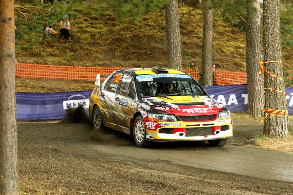 Hautamäki harjulla. Kuva: Timo Honkala.