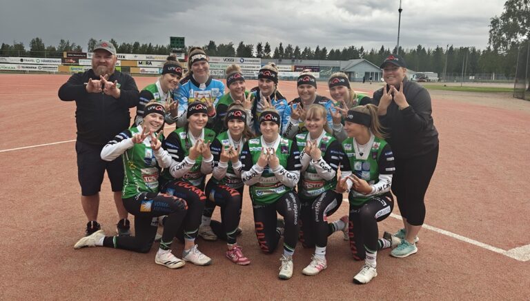 Lavettarien kausi päättyi turhan aikaisin, mutta siitä huolimatta on aihetta kiittää kaikkia tukijoita ja kannattajia. Kuva: Aapo Penttilä.