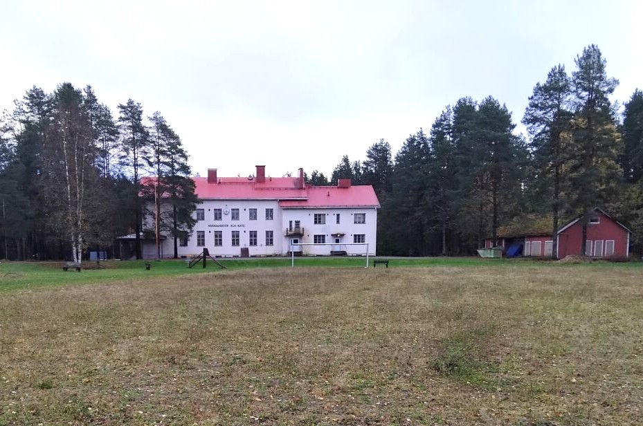 Sääksjärven koulu lakkautettiin keväällä 2016. Sen jälkeen koulun tiloissa on toiminut muun muassa erilaista harrastetoimintaa. Kuva arkistosta. 