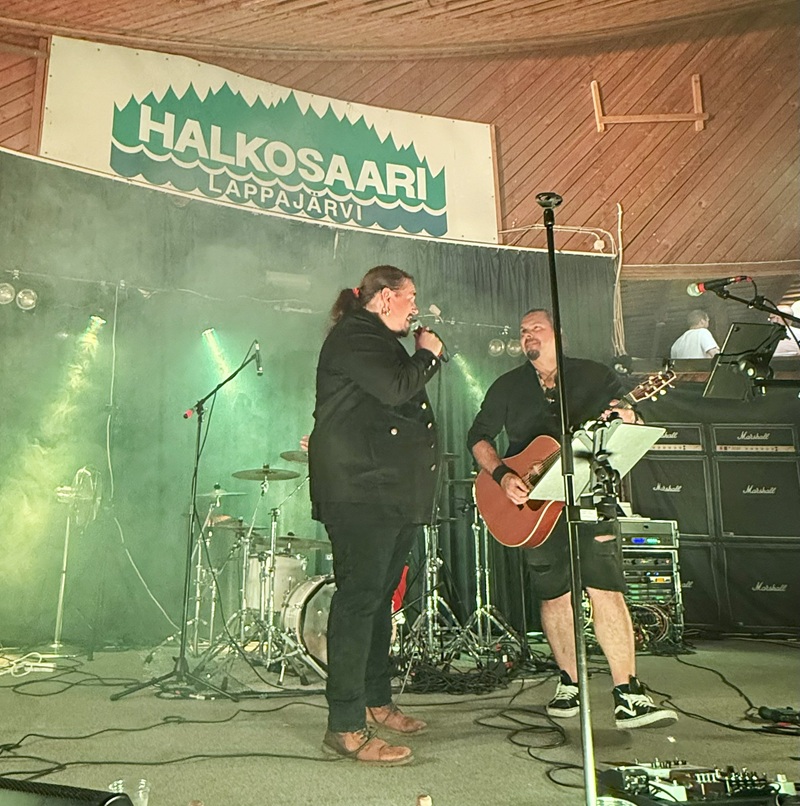 Antti Railio Duo Halkosaaren lauteilla.