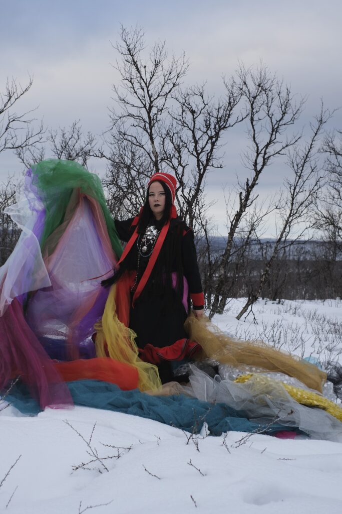 Jenni laiti ja lada suomenrinne tuuli tuulee.