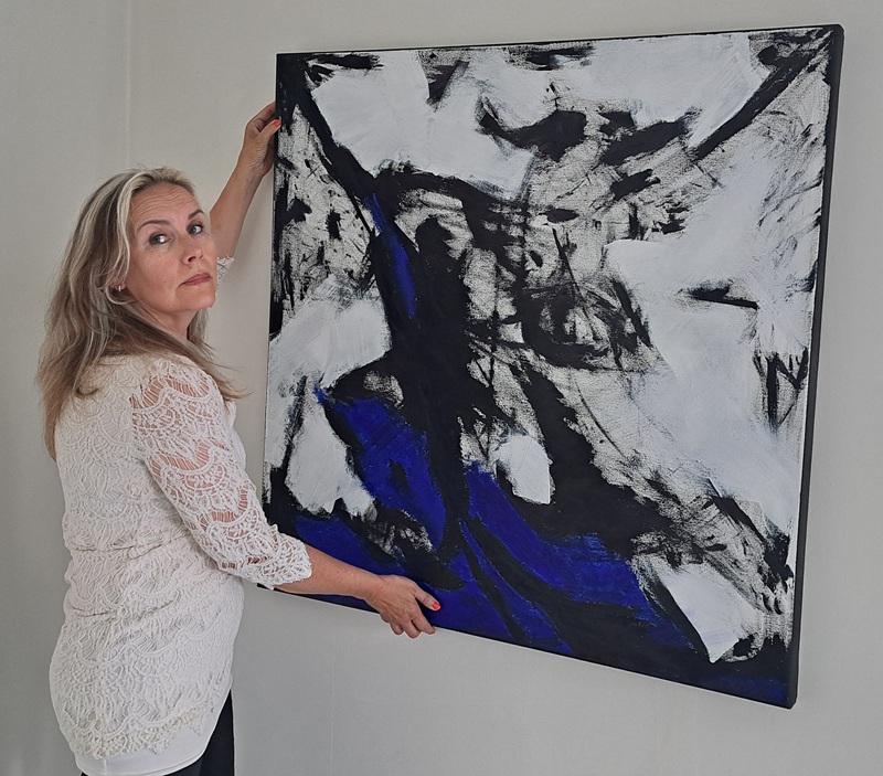 Mari Knuuttilan taideteoksia on esillä Lappajärvellä Willa Wanhalassa elokuun ajan. 