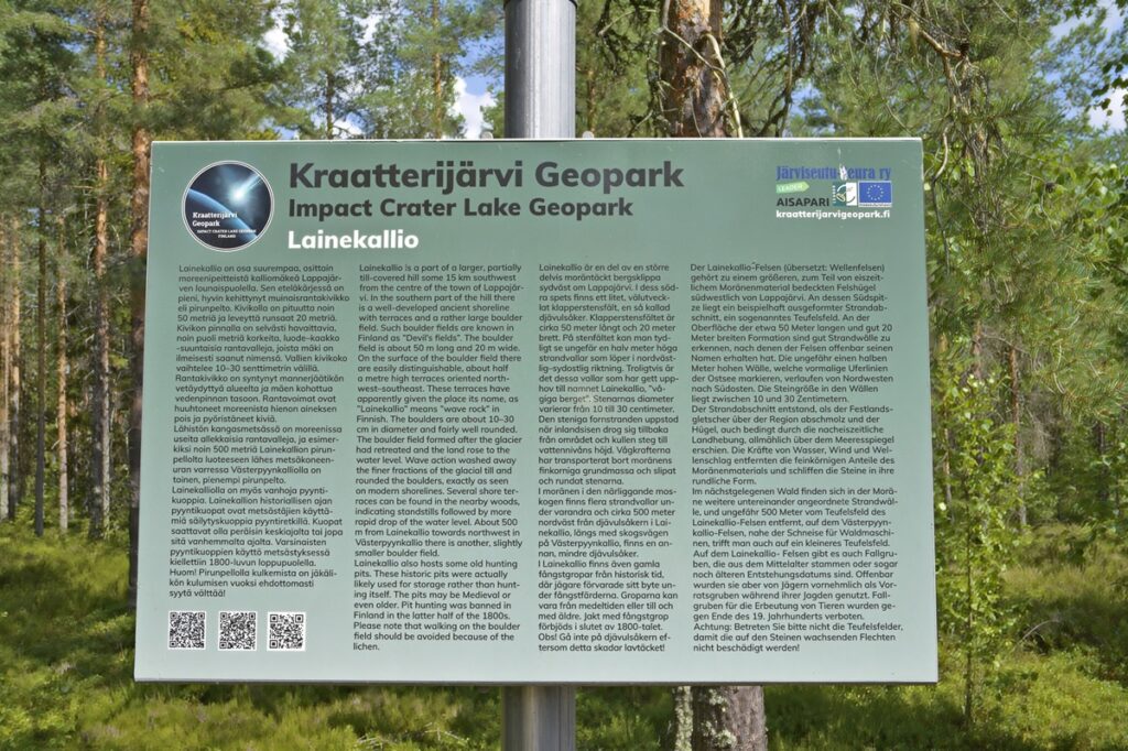 Luontokohteelta löytyy hyvä opastaulu ja QR-koodeineen.