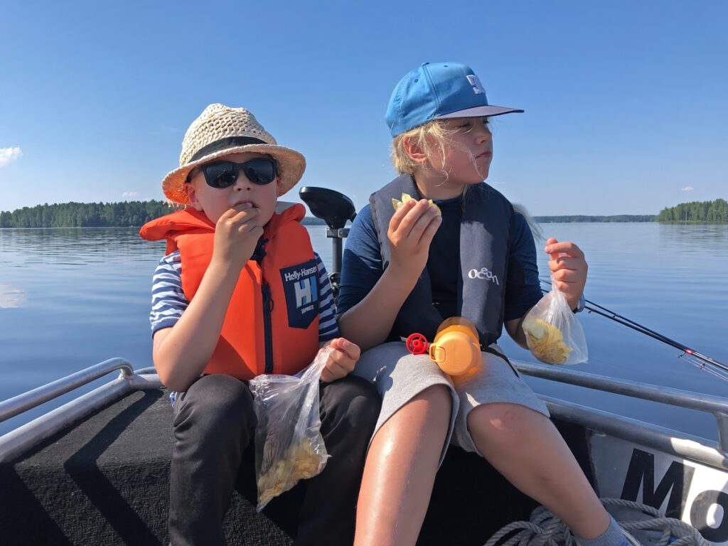 Kuva 8 eväät