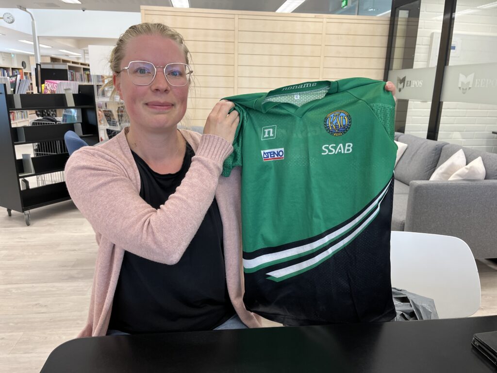 Maria Lindholm toimii kilpailun tiedottajana. 