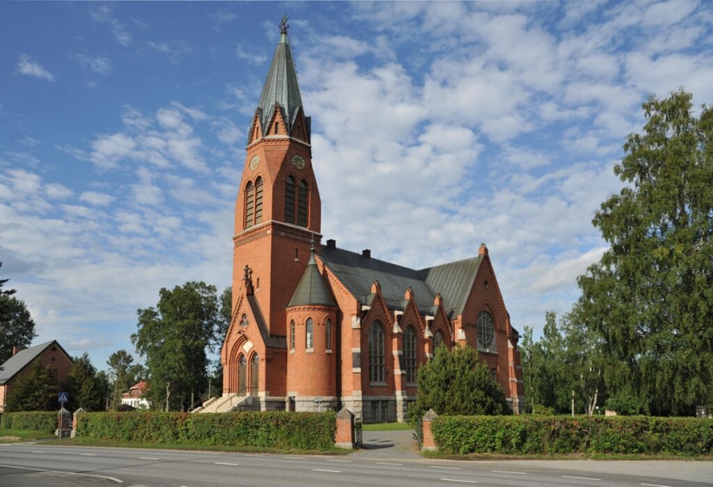 Kauhavan kirkko on rakennettu 100 vuotta sitten. Kuva: Jari Kankaanpää.