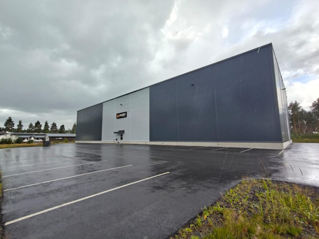 Alajärvellä sijaitseva padelhalli saa uusia toimintoja, kun FysioJärviseutu laajentaa sinne toimintansa.