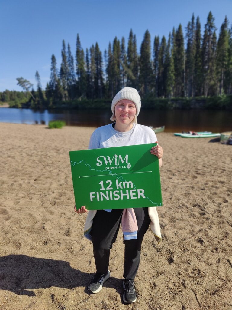 : Kirjoittaja itse hurahti avovesiuintiin muutama vuosi sitten. Kuva on otettu toissa kesänä Downhill Swim -uintitapahtumasta. Kuva: Johanna Lehto.