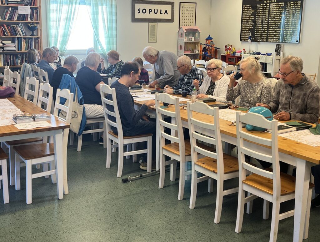 Sopula täyttyy päiväpiirin osallistujista joka toinen torstai.