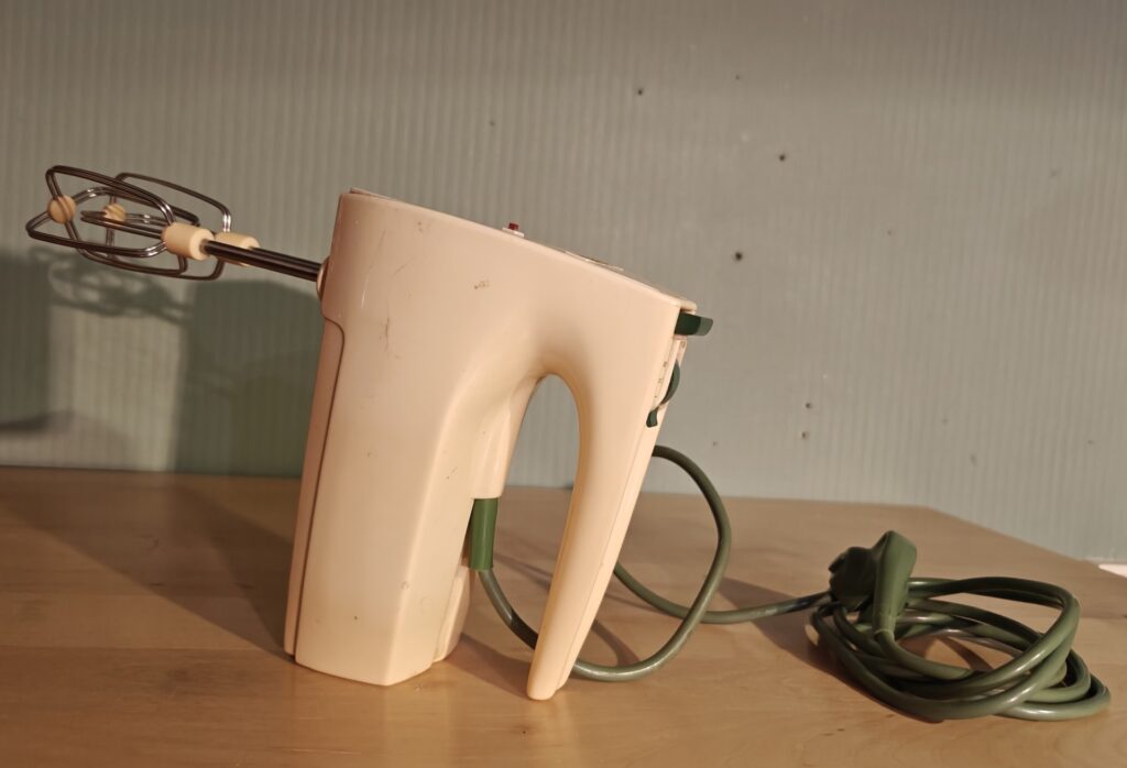 Keltainen vatkain on perua mummolta, ja sukupolvien ketju on sen myötä mukana kesän jokaisessa juhlassa.