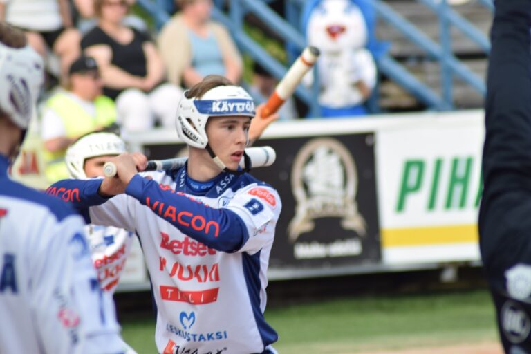 Mikko Vihriälä palkittiin Vedon parhaana Hamina-ottelussa. Arkistokuva: Paavo Matintupa.