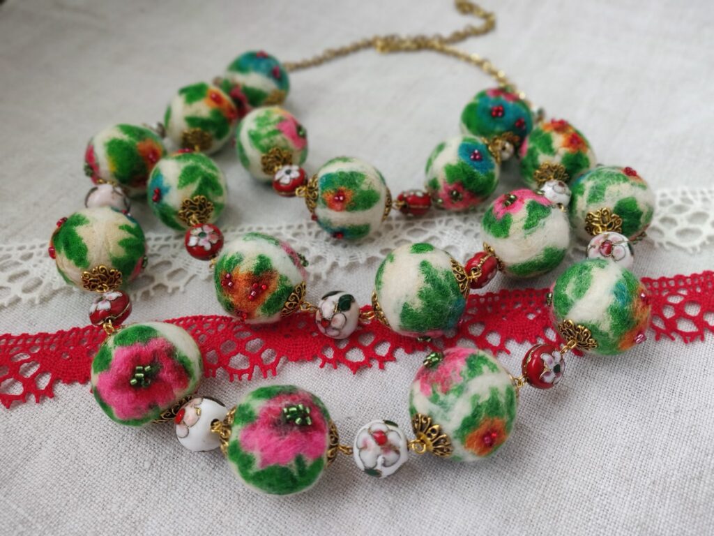 Villainen kaulakoru Теtyana ohritska 1